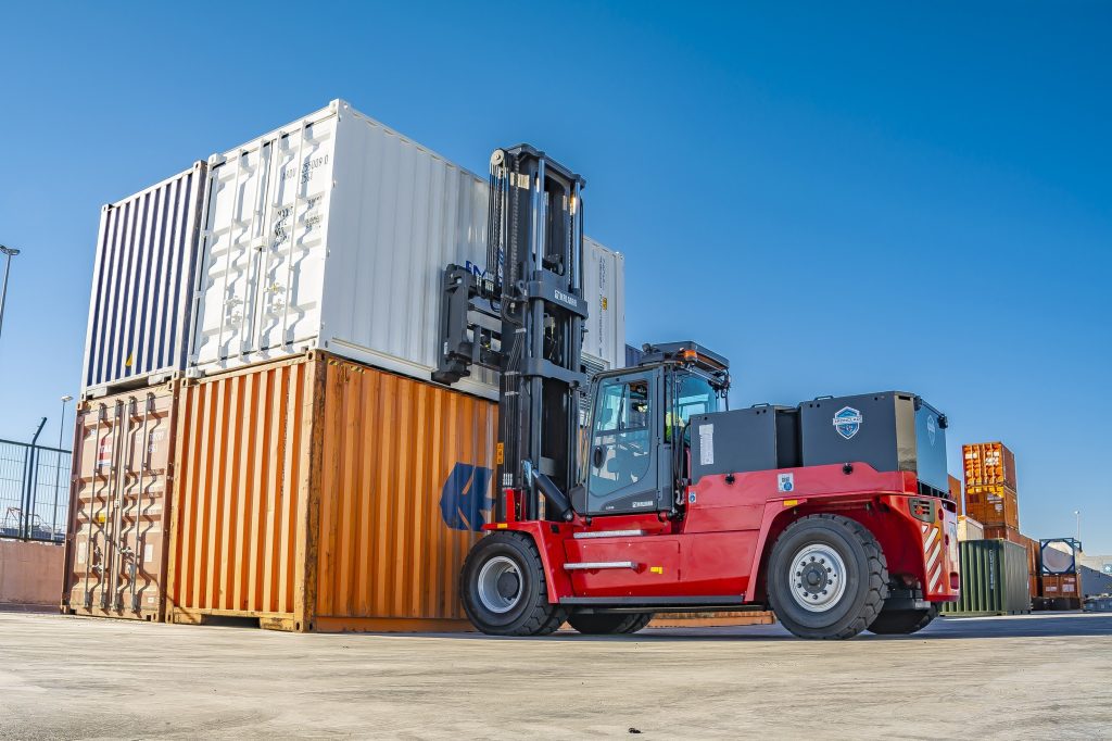Electric Forklift Picking up storage containers.